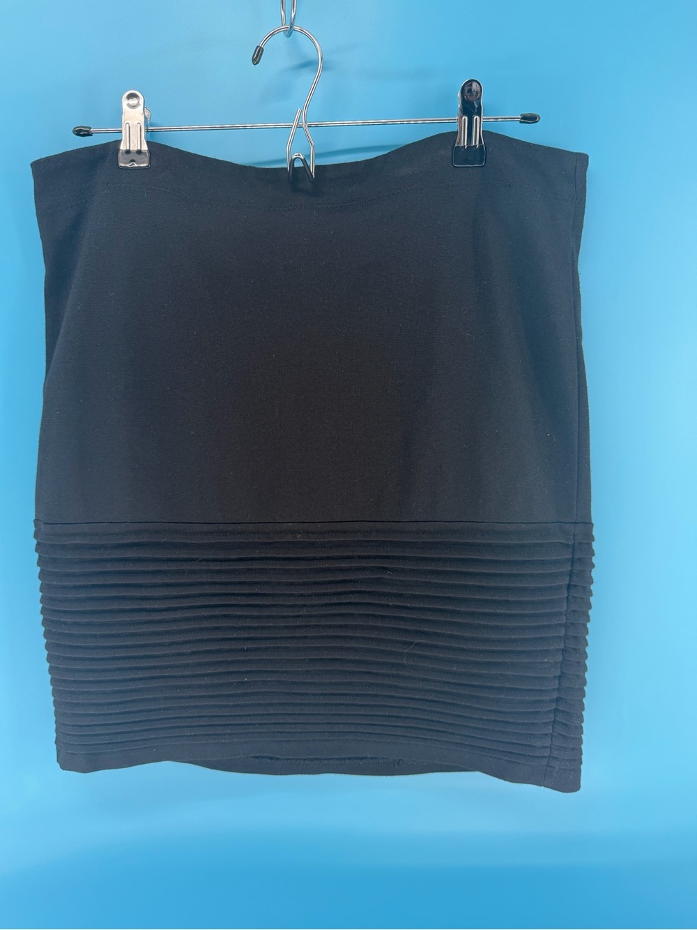 Carmen Marc Valvo Black Ribbed-Trim Mini Skirt